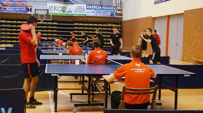 Młodzi obcokrajowcy na ulicach Świecia