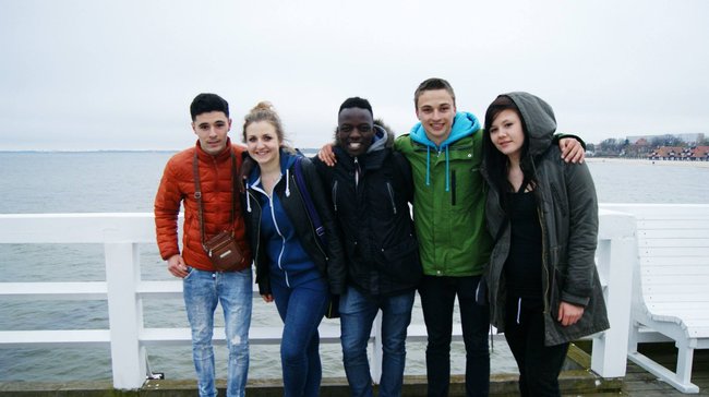 Młodzi obcokrajowcy na ulicach Świecia