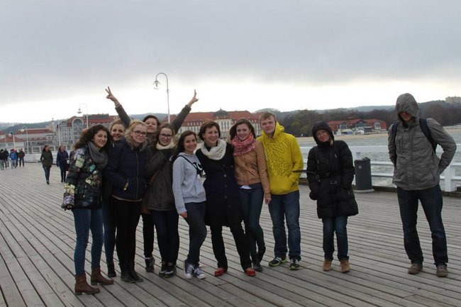 Młodzi obcokrajowcy na ulicach Świecia