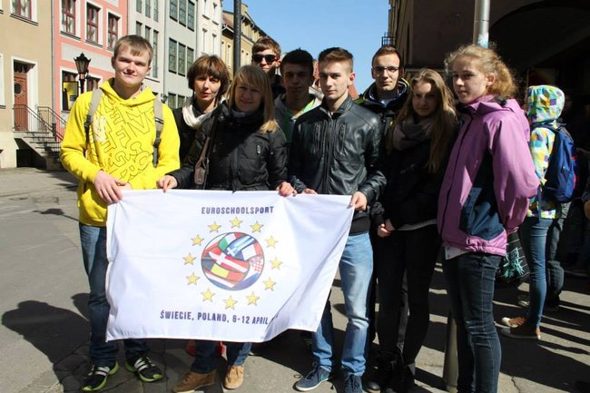 Młodzi obcokrajowcy na ulicach Świecia