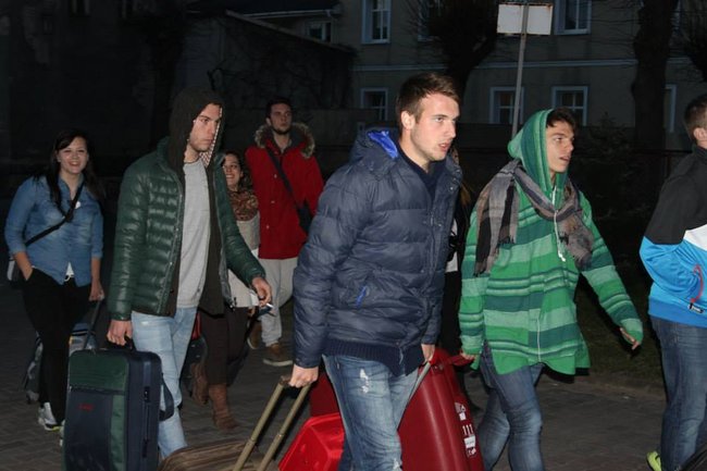 Młodzi obcokrajowcy na ulicach Świecia