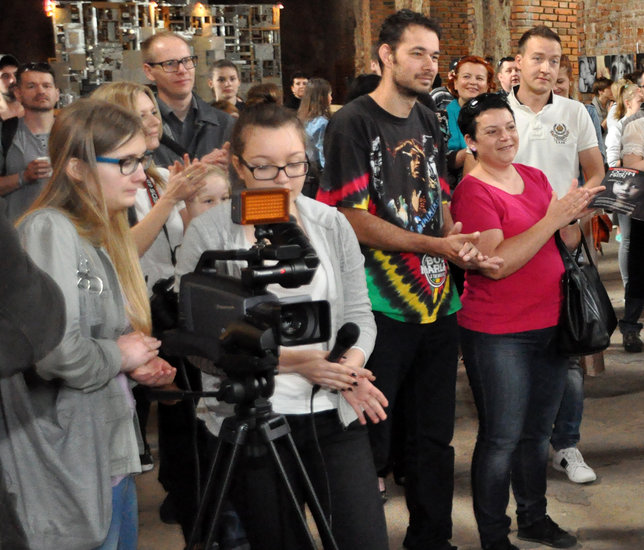 Biel, czerń, kolor i zabytkowe cegły