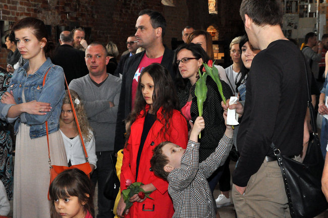 Biel, czerń, kolor i zabytkowe cegły