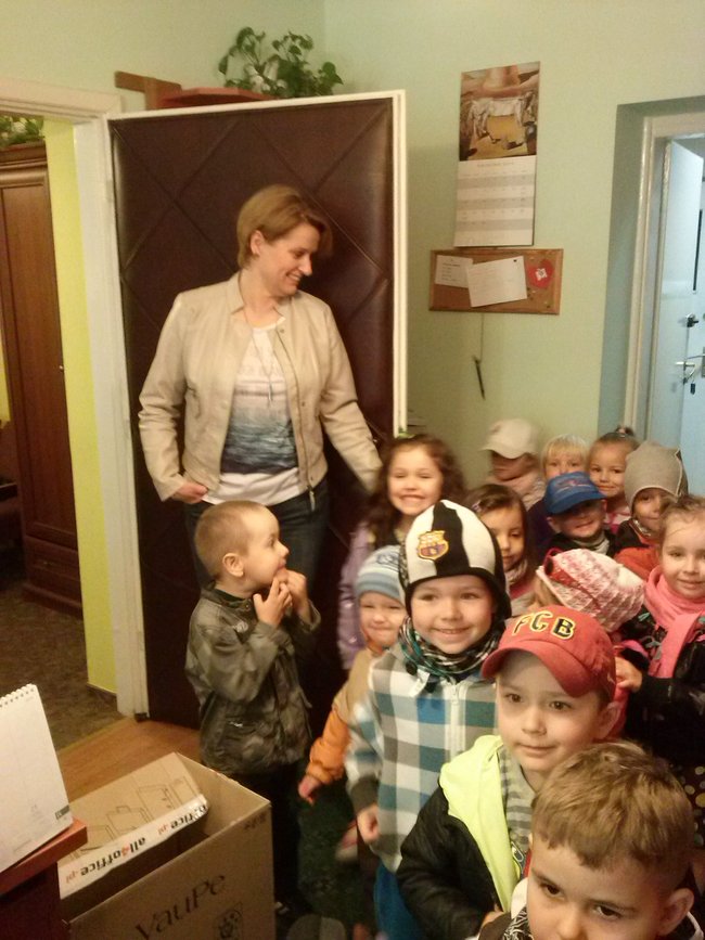 Przedszkolaki złożyły życzenia bibliotekarzom