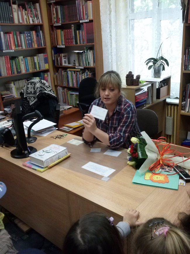 Przedszkolaki złożyły życzenia bibliotekarzom