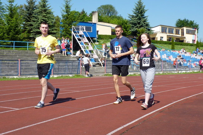 Biegli non stop przez 12 minut