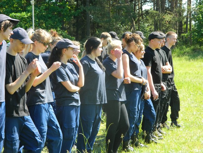 Uczniowie Menedżera i survival