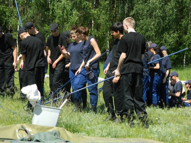 Uczniowie Menedżera i survival