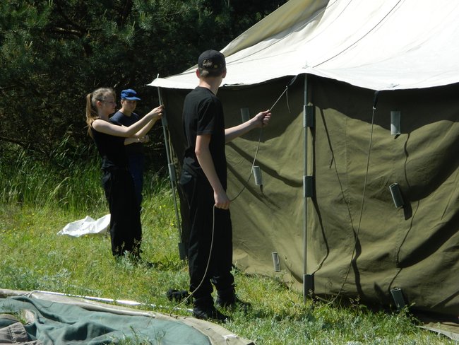 Uczniowie Menedżera i survival