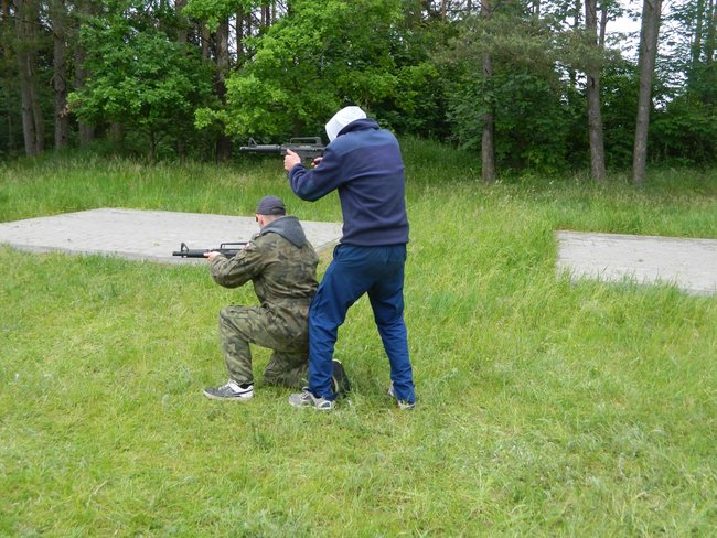 Uczniowie Menedżera i survival