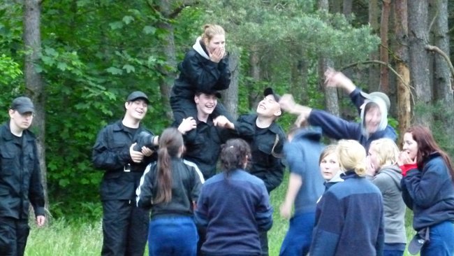 Uczniowie Menedżera i survival