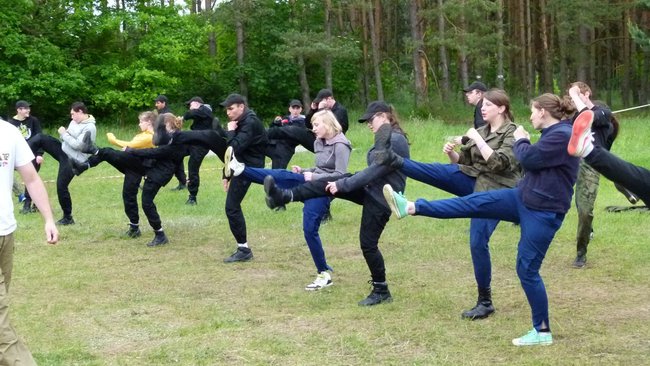 Uczniowie Menedżera i survival