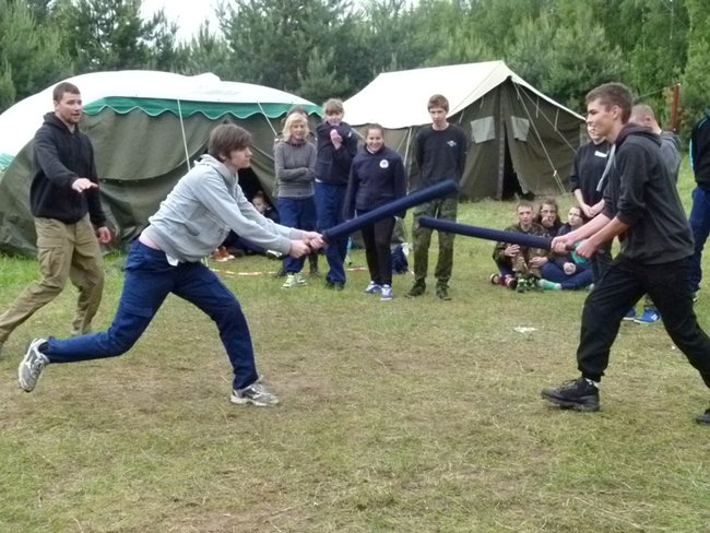 Uczniowie Menedżera i survival