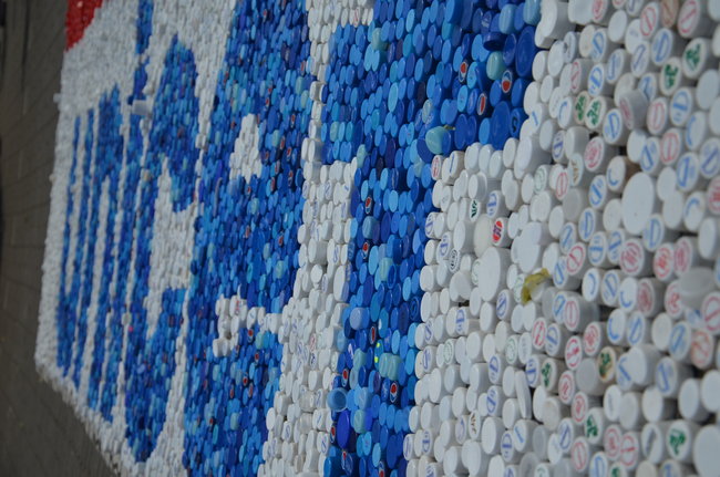 UNICEF i Świecie w herbie z zakrętek