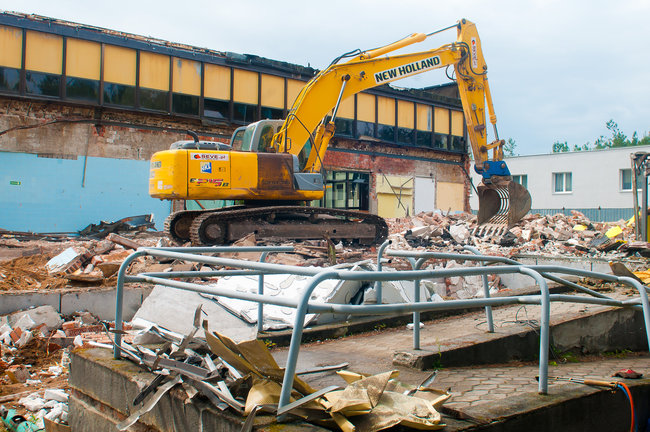 Rozbierają stary basen
