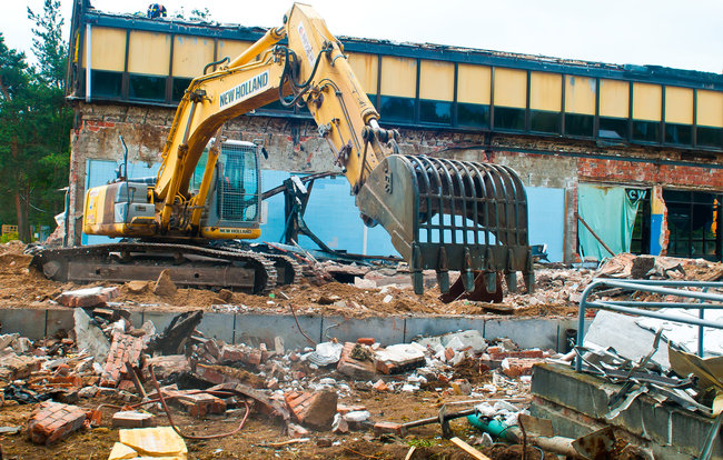 Rozbierają stary basen