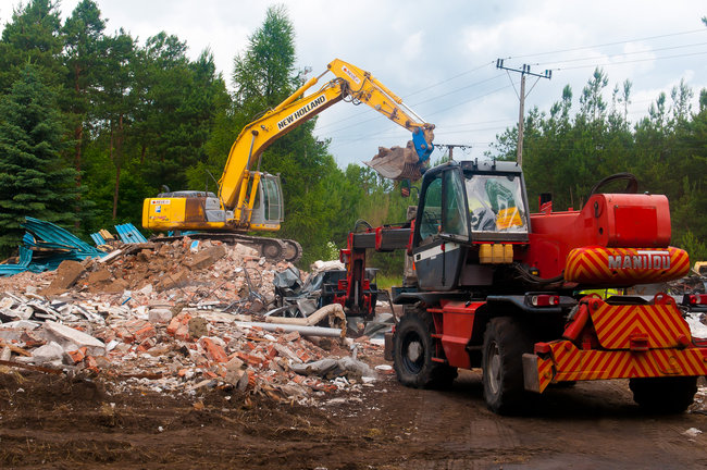 Rozbierają stary basen