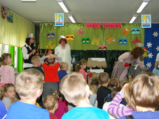 Nauczycielki zagrały dla przedszkolaków