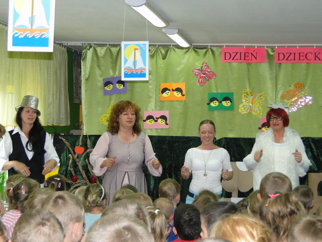 Nauczycielki zagrały dla przedszkolaków