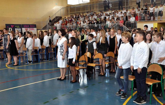Łzy na pożegnanie szkoły