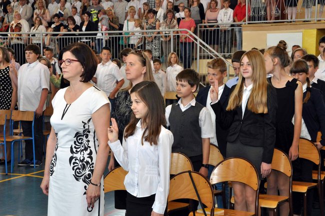 Łzy na pożegnanie szkoły