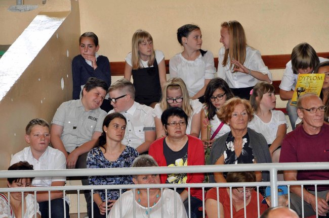 Łzy na pożegnanie szkoły