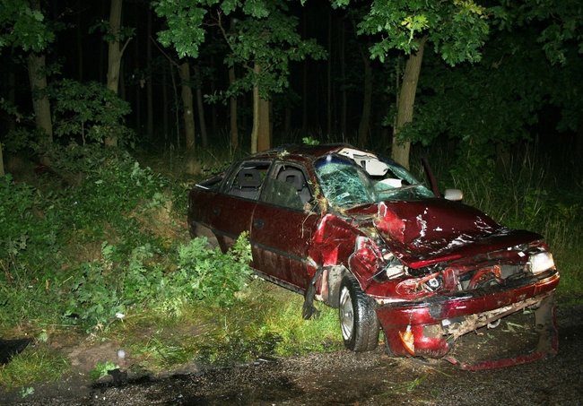 Kompletnie rozbity opel astra