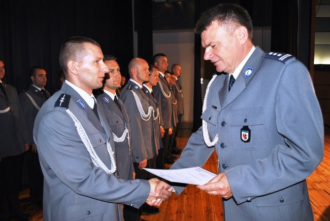 Awansowało 63 policjantów