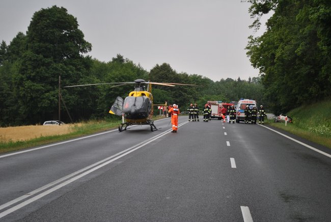 Czołowe zderzenie w Bzowie. Sześć osób rannych