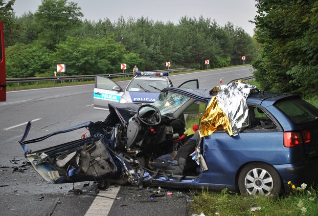 Czołowe zderzenie w Bzowie. Sześć osób rannych
