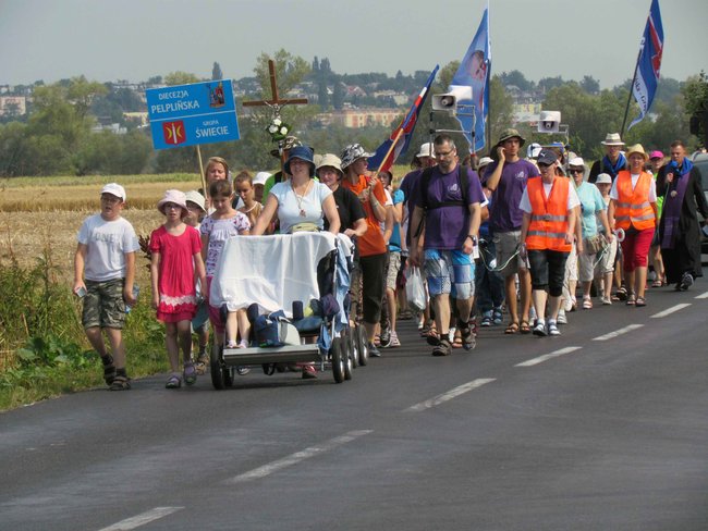 Pielgrzymi ze Świecia nocują w Grzybnie