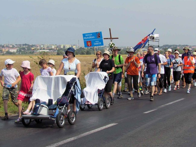 Pielgrzymi ze Świecia nocują w Grzybnie