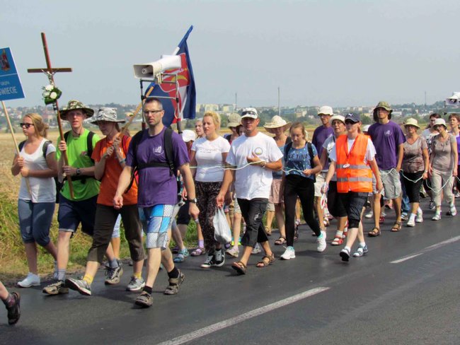 Pielgrzymi ze Świecia nocują w Grzybnie