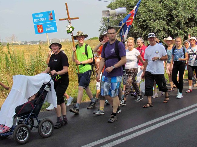 Pielgrzymi ze Świecia nocują w Grzybnie