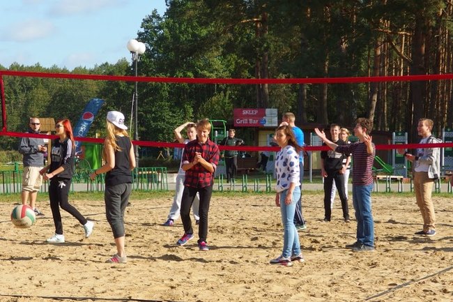 Gimnazjaliści z Dwójki witali jesień w Decznie