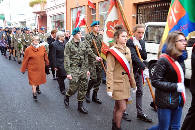 O niepodległości na rynku
