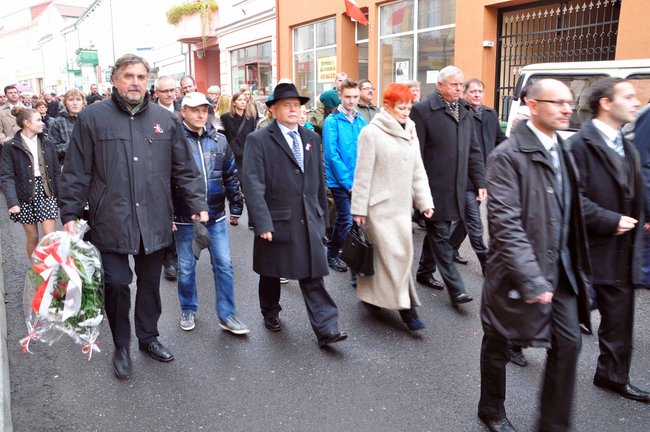 O niepodległości na rynku