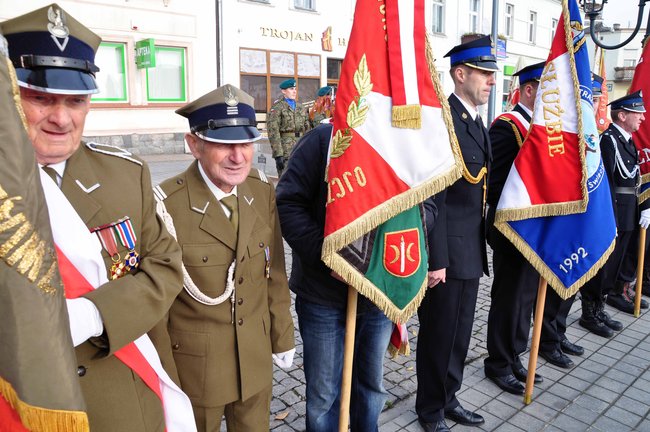 O niepodległości na rynku