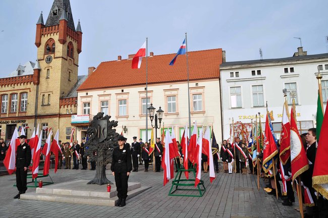 O niepodległości na rynku