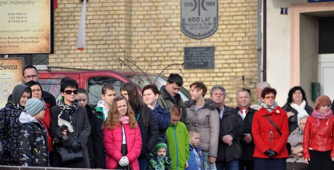 O niepodległości na rynku