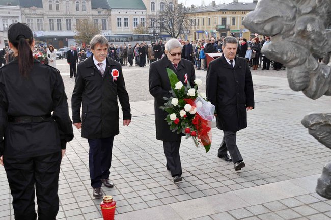 O niepodległości na rynku
