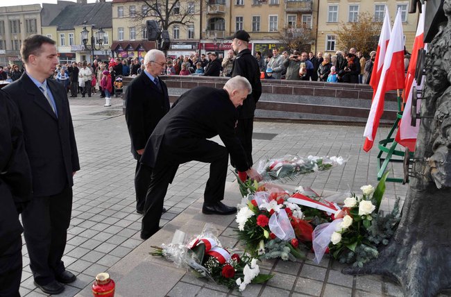 O niepodległości na rynku