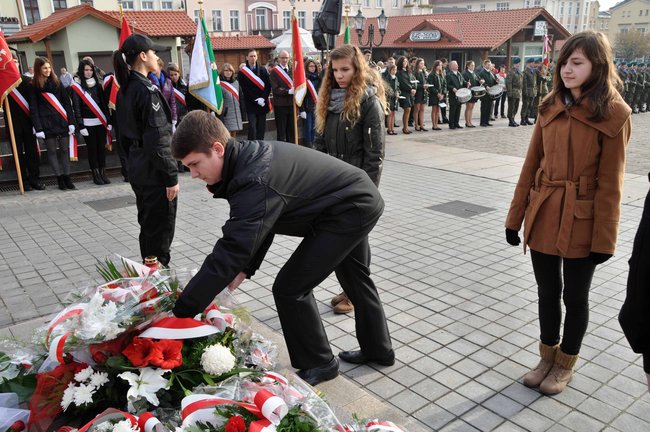 O niepodległości na rynku