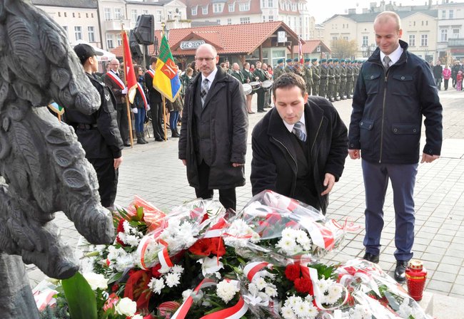 O niepodległości na rynku