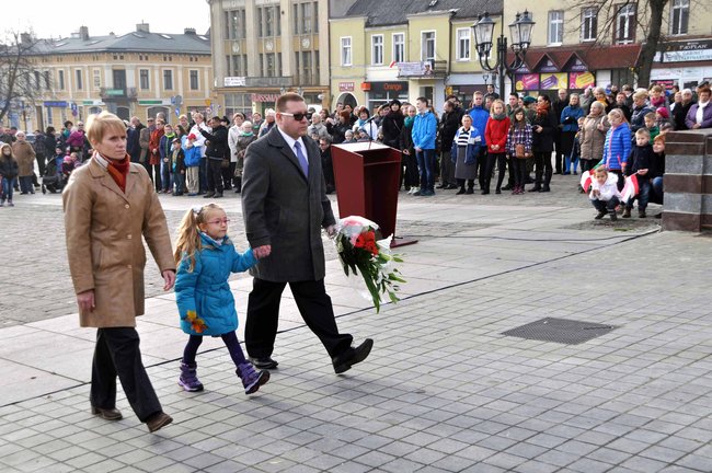 O niepodległości na rynku
