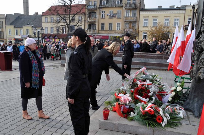 O niepodległości na rynku