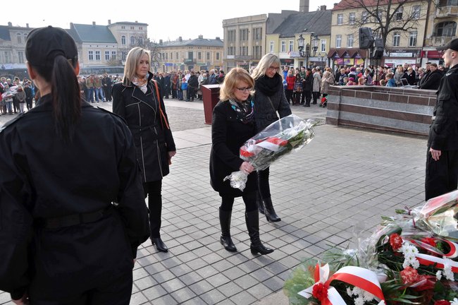 O niepodległości na rynku