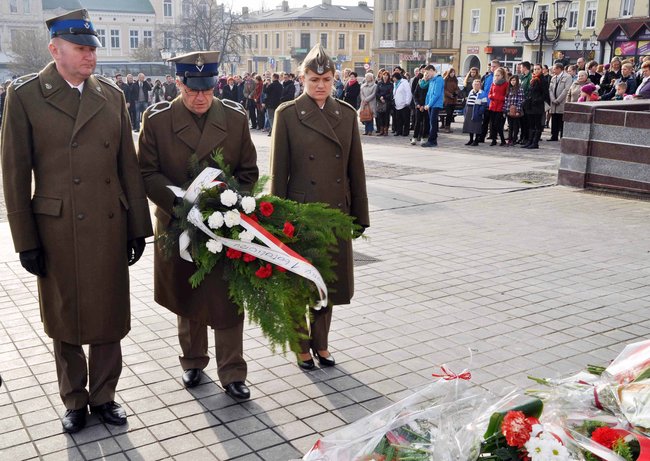 O niepodległości na rynku