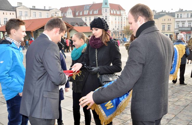 O niepodległości na rynku