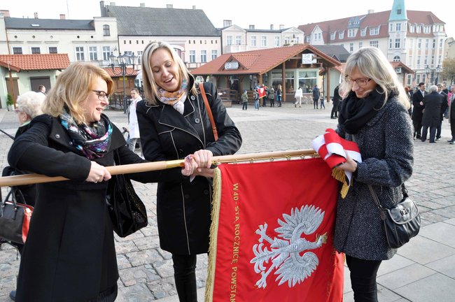O niepodległości na rynku